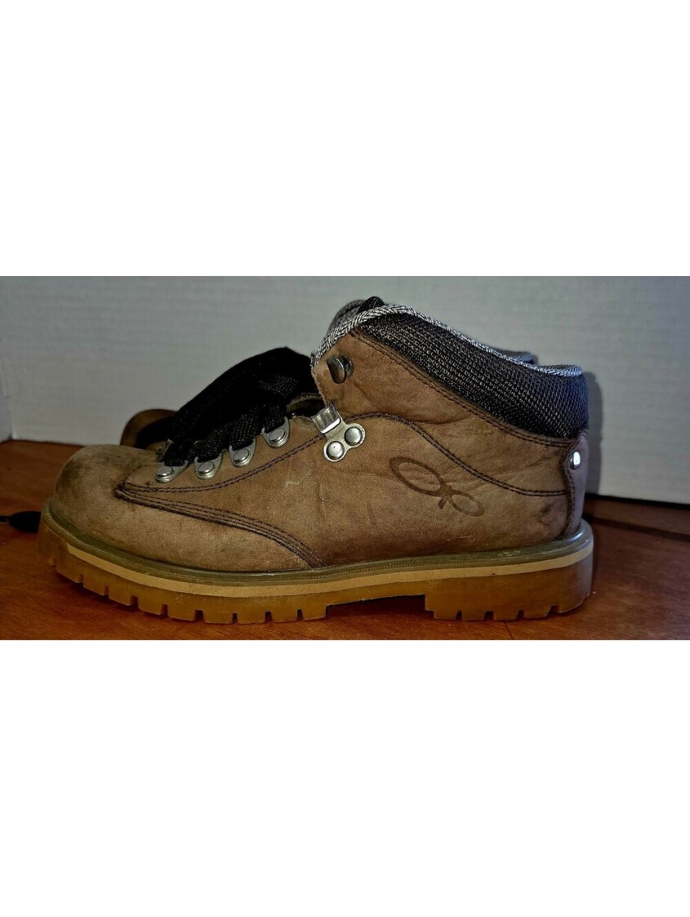 Women's vintage OP (Ocean Pacific) Brown hiking boots size 8.5